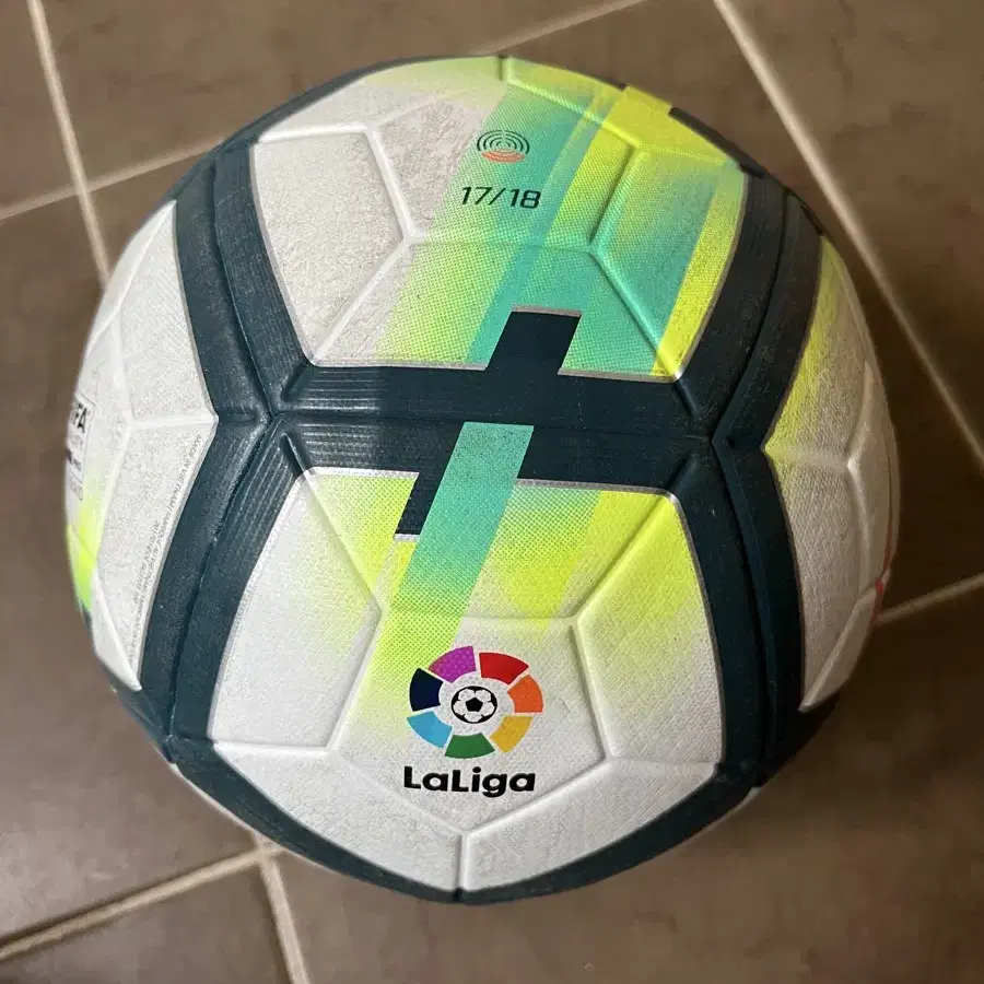 Nike La Liga サッカーボール　17/18 Nike La Liga Strike Ball 2017/18 - White/Turquoise