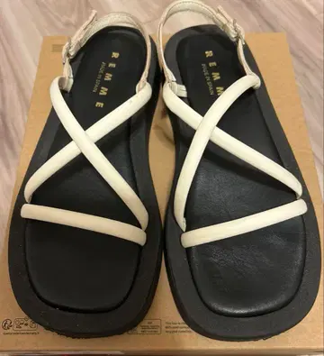 레메 REMME 볼륨 코드 샌들 여성용 36 사이즈 화이트 블랙