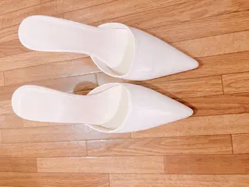 GYDA 화이트 뾰족코 하이힐