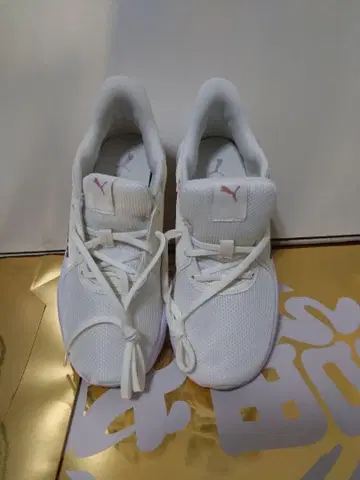 Puma SoftFoam+ 화이트 스니커즈 23.5cm