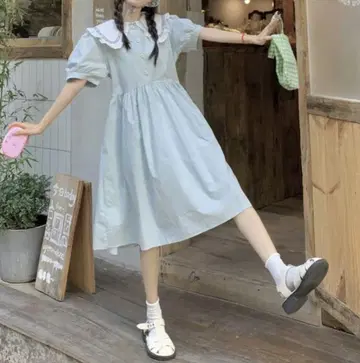 푸른 하늘과 꽃을 안고 원피스 밀티 퐁듀