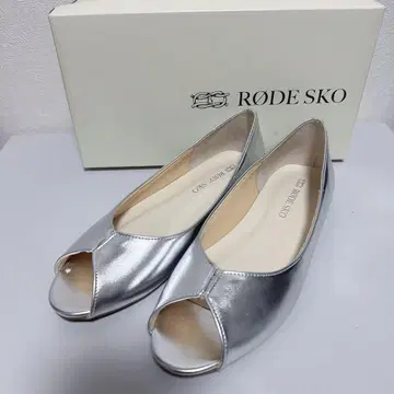 RODESKO 어반 리서치 오픈토 펌프스 실버