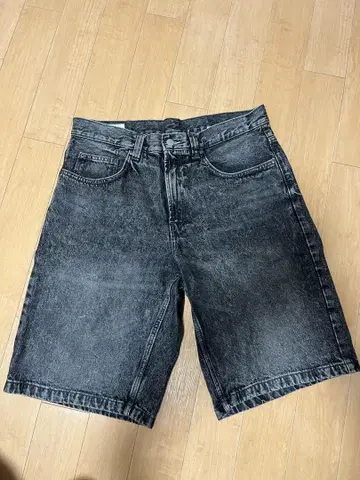ZARA 블랙 데님 숏팬츠 EU46