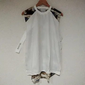 TRANOI. 슬리브리스 탑 화이트/멀티 컬러