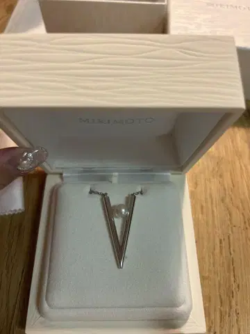 MIKIMOTO Vcode 목걸이