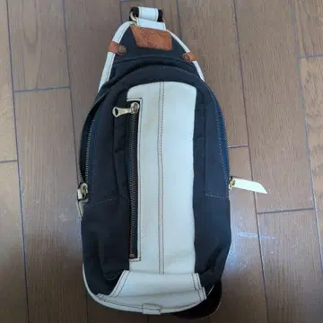 바디백 남성용 네이비 화이트