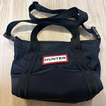 HUNTER 헌터 미니 탑 클립 토트백 블랙