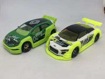 마조레트 Tune-ups 르노 메간 RS 아우디 R8 2대 세트