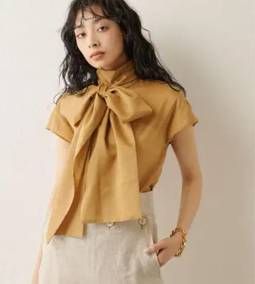 Whim Gazette 시어 보타이 블라우스 베이지