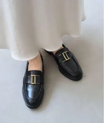 가죽 메탈 모티브 로퍼 블랙 르탈론