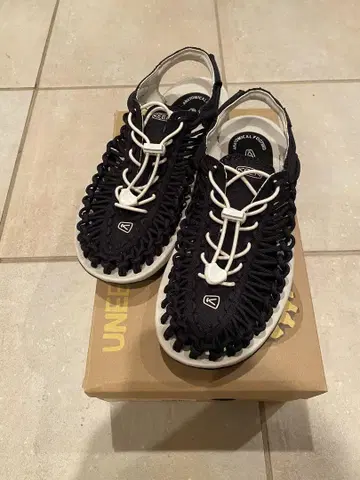 KEEN UNEEK CANVAS 블랙/버치 US 8