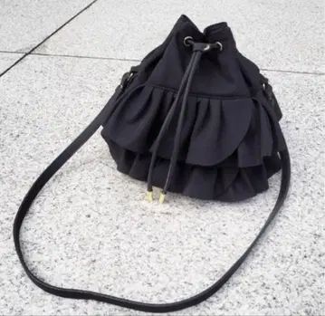 라바가 제리 프릴 버킷 백 블랙