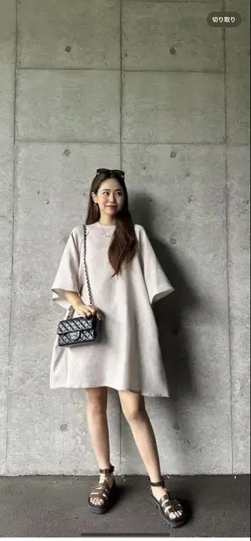 린카블 베이지 린넨풍 반팔 미니 원피스