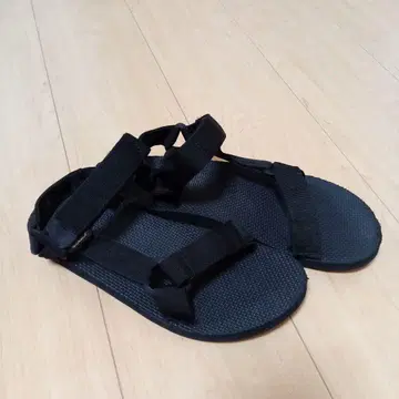 Teva 블랙 스포츠 샌들