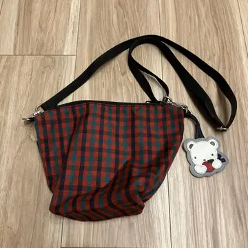 빨간색과 블랙 체크 무늬 숄더백 파밀리아