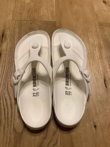 [ BIRKENSTOCK 화이트 플립플랍 37 기제 ]