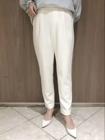 화이트 팬츠