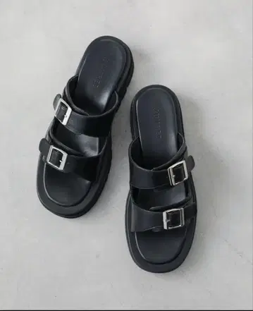 JUNRed 샌들