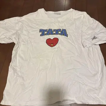 TATA 하트 프린트 티셔츠