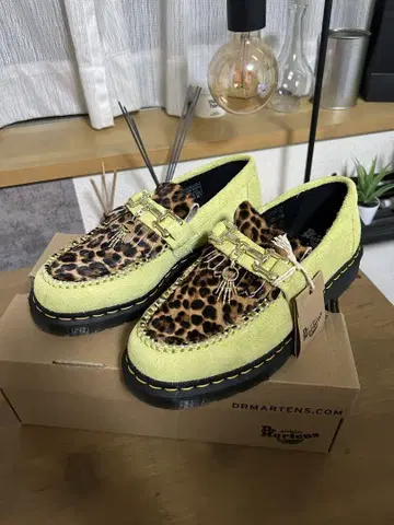 새상품 Dr.Martens Adrian Bone Snaffle 로퍼