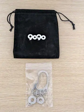 9090 로고 카라비너