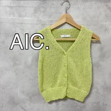 AIC. 라이트 그린 니트 베스트