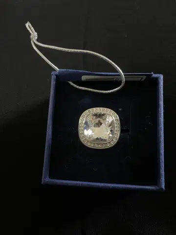 SWAROVSKI 스퀘어 컷 반지