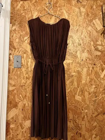 h&m 브라운 슬리브리스 플리츠 원피스
