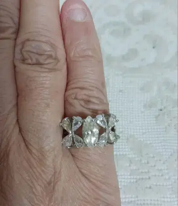 스톤이 세팅된 반지