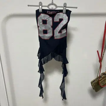 비대칭 슬리브리스 탑 82