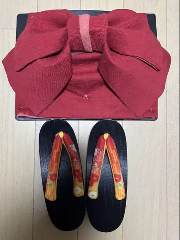 빨간 리본 유카타 오비와 꽃무늬 일본 나막신 세트