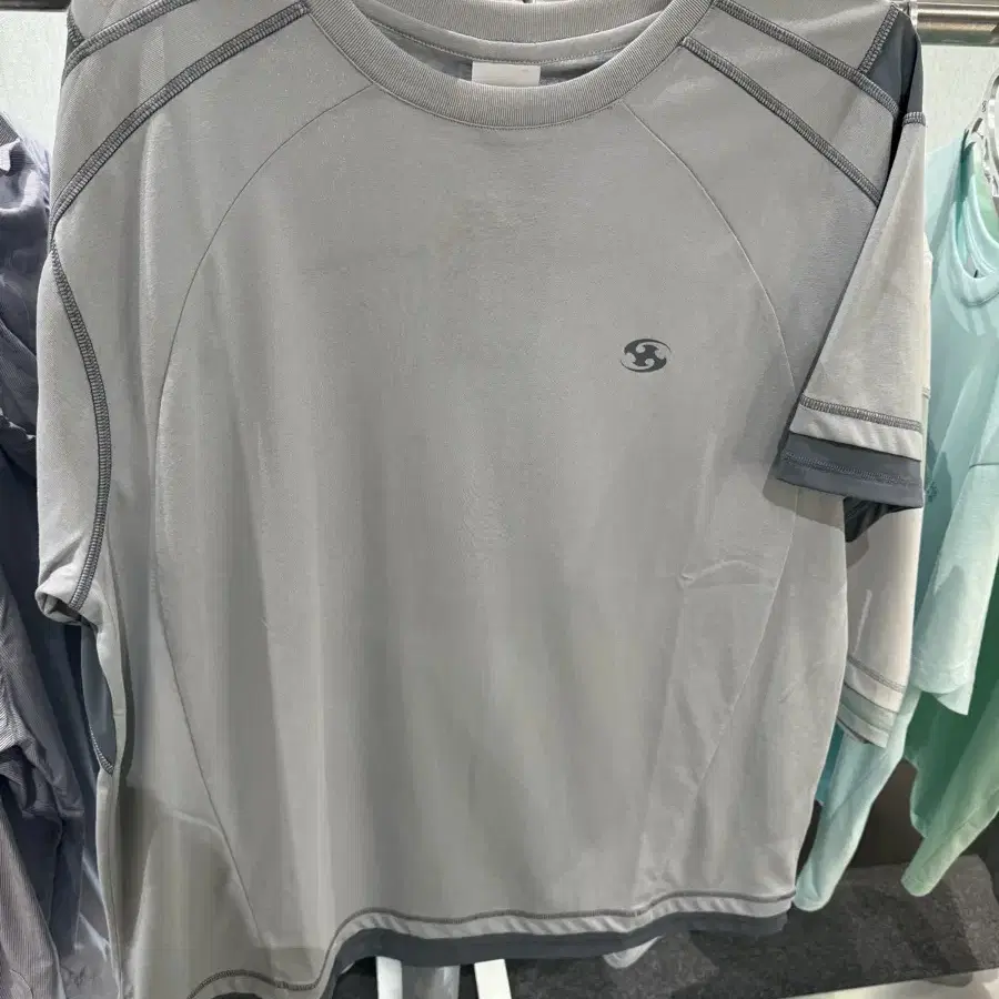 SAN SAN GEAR | 산산기어 sansangear MESH PANELED T-SHIRT [SKY