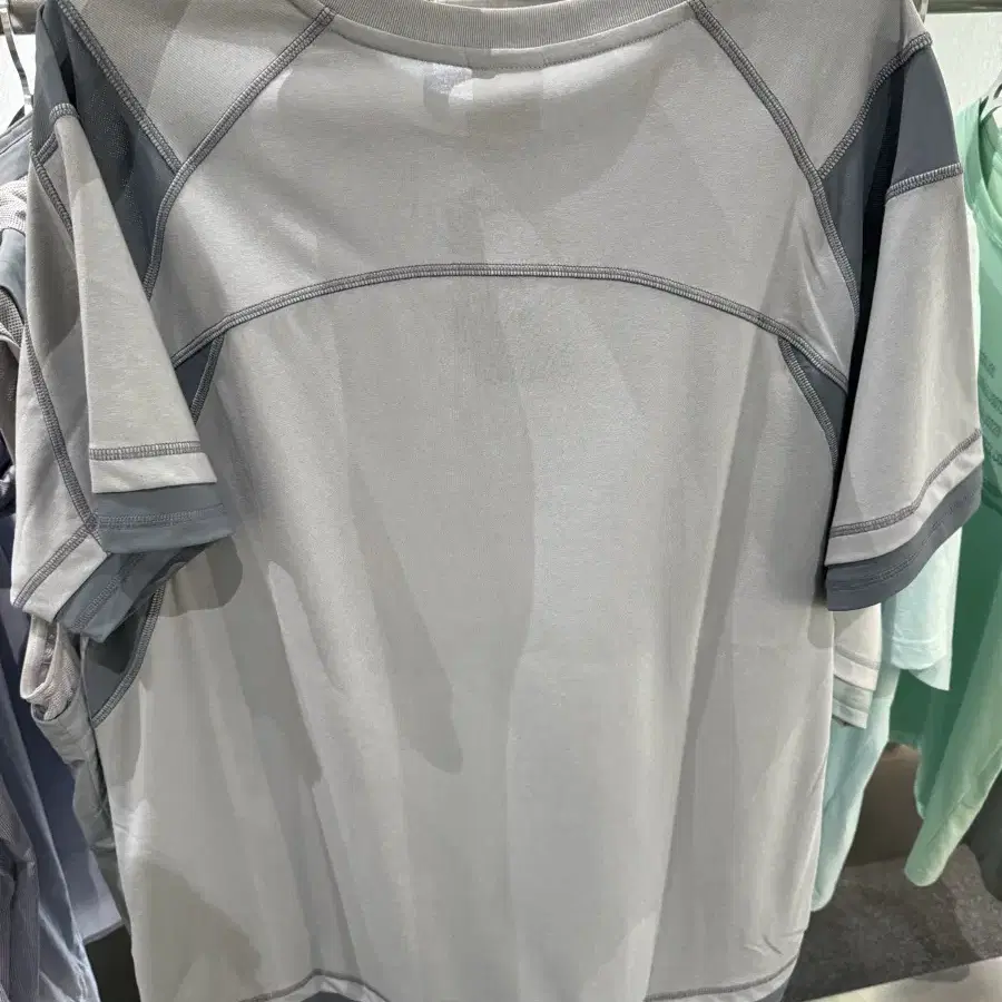 SAN SAN GEAR | 산산기어 sansangear MESH PANELED T-SHIRT [SKY