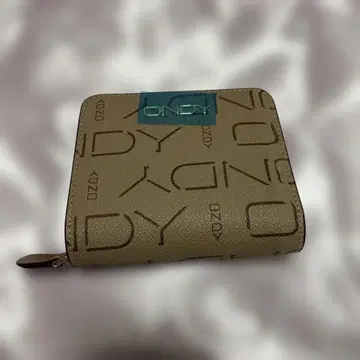 ONDY 로고가 들어간 두겹 지갑 베이지