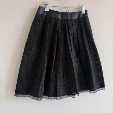 블랙 레이스 플레어 스커트