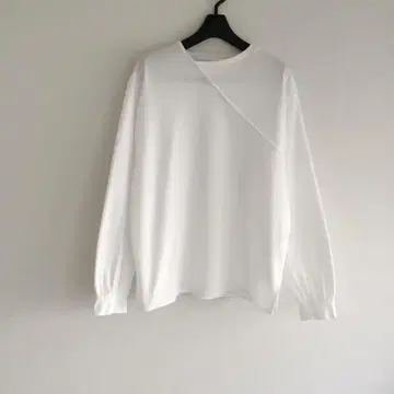 리무아크  한쪽 어깨 디자인 컷 탑스 무료