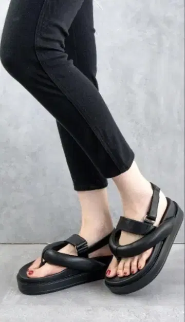 블랙 컴포트 샌들 통굽