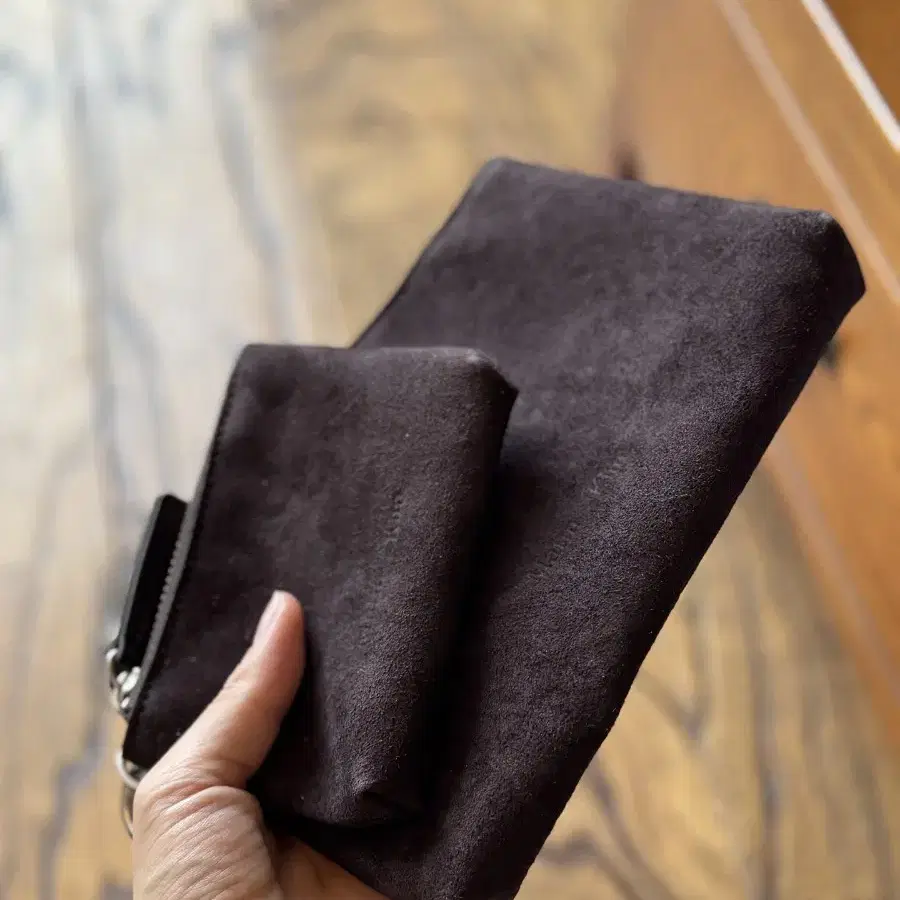 【Matin Kim】SUEDE MULTI POUCH MUSINSA | MATIN KIM SUEDE MULTI POUCH IN BROWN