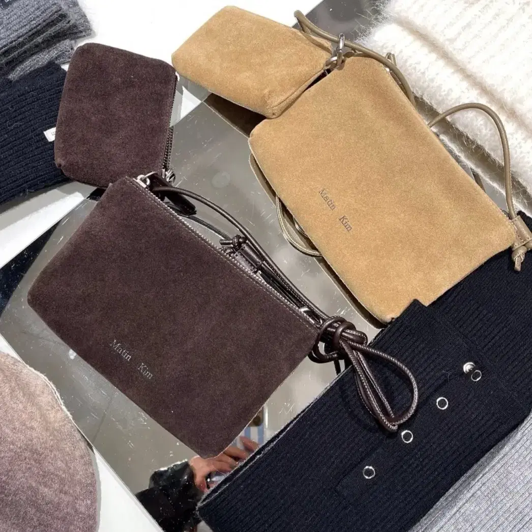 ショルダーバッグ・ポシェット [MATINKIM]suede multi pouch in brown MATIN KIM | 마뗑킴 Matin Kim Suede Multi Pouch Mini Shoulder