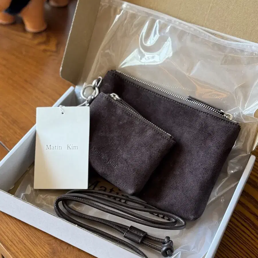 無料配送 ◆ MATIN KIM ◆ SUEDE MULTI POUCH MATIN KIM | 마뗑킴 Matin Kim Suede Multi Pouch Mini Shoulder