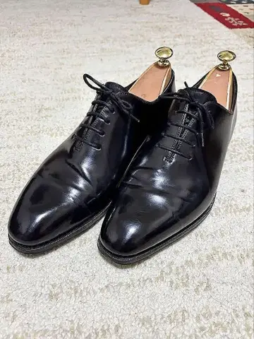 CARMINA 코도반 홀 컷