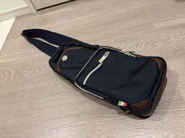 오로비안코 숄더백 네이비