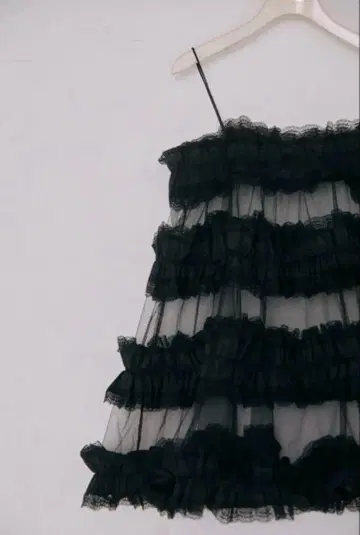 에핀 레이스 튤 버스티어 블랙