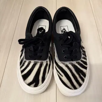 VANS 제브라 패턴 스니커즈 23.5cm