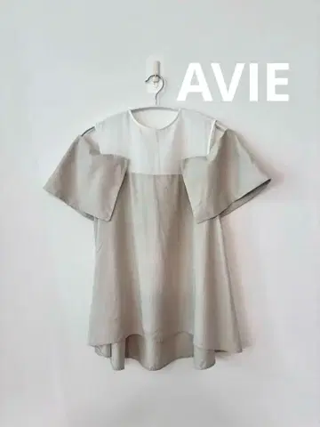 AVIE 아비에 별주 시어 스위치 오프숄더 블라우스