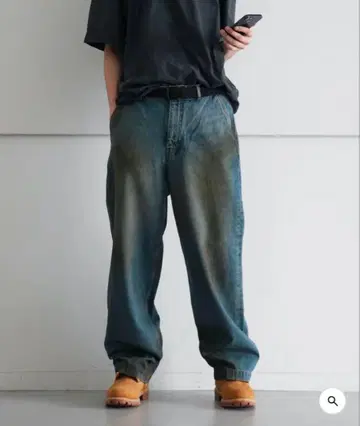 주문된 데님 제품이 배송되었습니다.