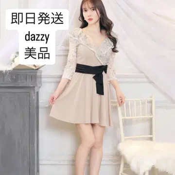 [가격 인하] dazzy 베이지 레이스 프릴 리본 7부 소매 미니 드레스