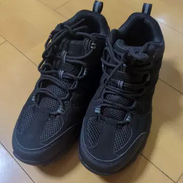 블랙 하이컷 아웃도어 신발 25cm
