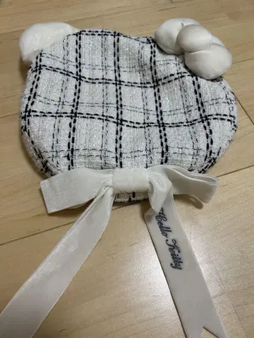 유니버셜 헬로키티 베레모 화이트