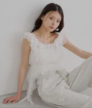 Chico 레이스 드롭 프릴 셔링 블라우스